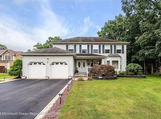 2 Minuteman Ct, Old Bridge, NJ 08857