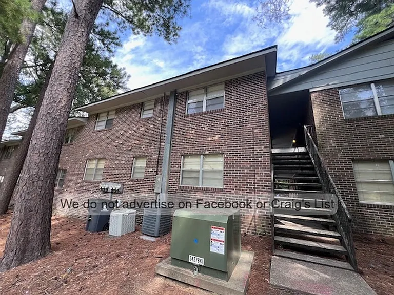 1021 W Rowan St — Photo 17