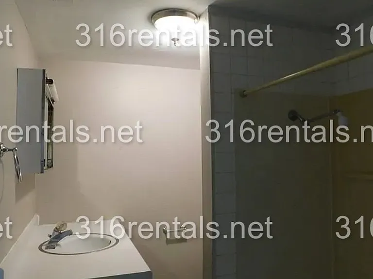 School Apartments — Photo 9