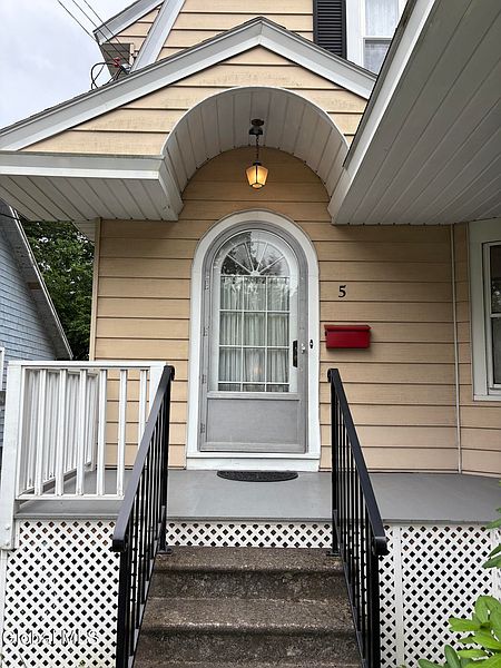 3rd image of 5 Fairlawn Avenue