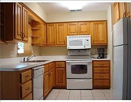 2nd image of 808 Raven Ave