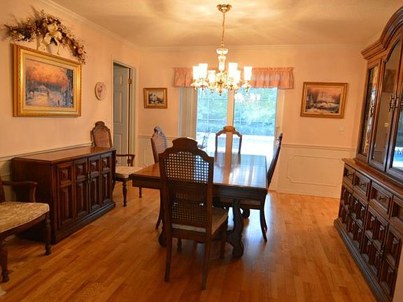 3rd image of 207 E Sweetwater Creek Dr