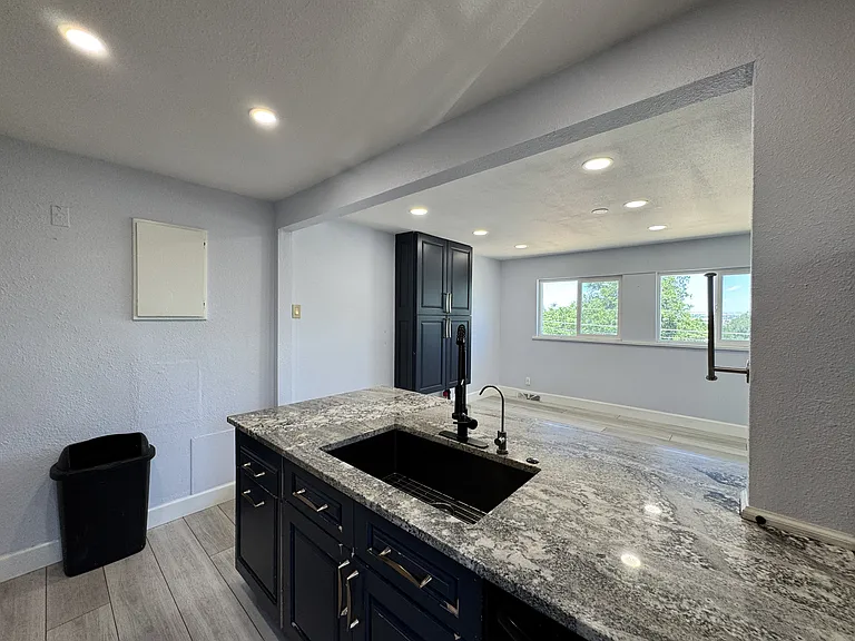 2745 W Archer Pl — Photo 9
