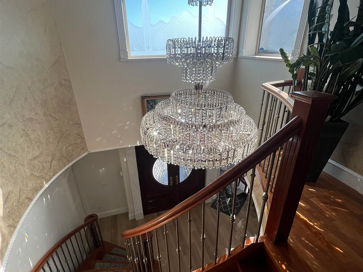 6 bed, 2833 sqft, $7,700 — Photo 2