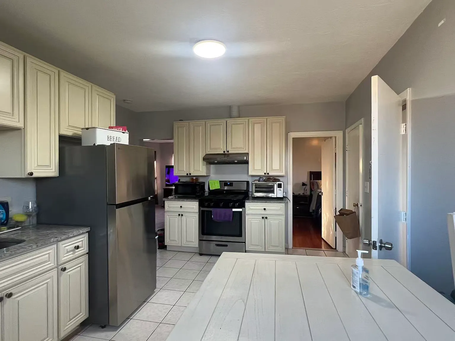 3 bed, 1200 sqft, $2,600 — Photo 3