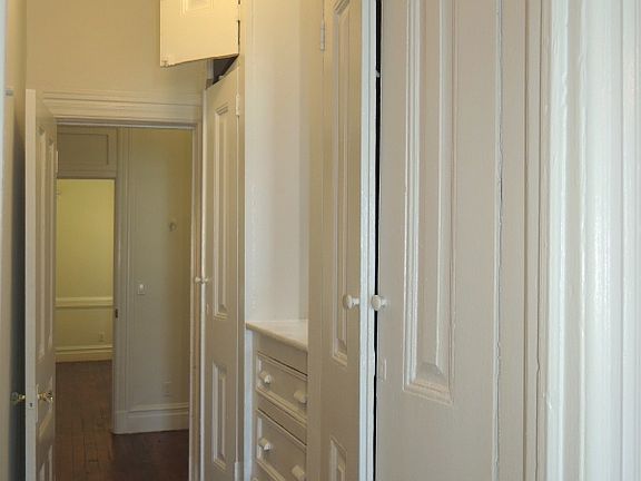 4th image of 402 W 46th St APT 4E