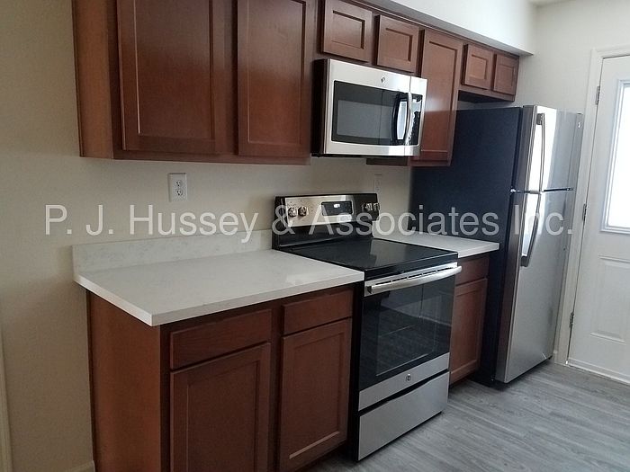 1st image of 3015 E Paradise Ln APT 206