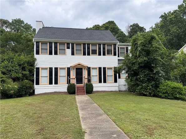 592 Long Oak Dr, Gainesville, GA 30501