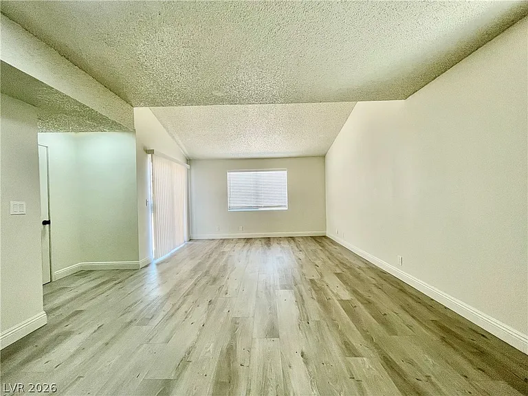 5187 Greene Ln #B — Photo 3
