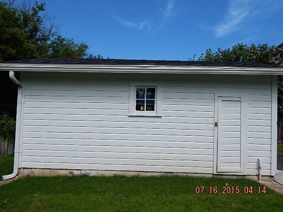 4th image of 648 Arlington Ave
