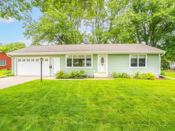623 River Oak Dr, Ames, IA 50010