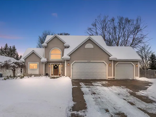 2461 Meadow Dr, Zeeland, MI 49464