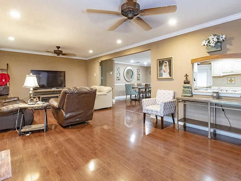 210 N William Dr — Photo 4