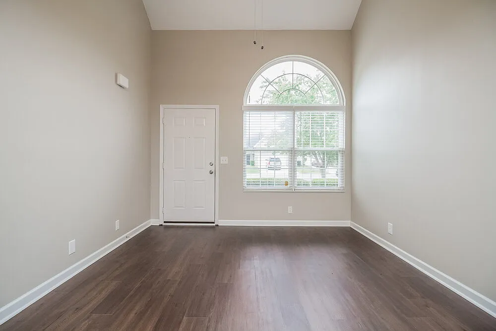 3 bed, 2.5 bath, 1530 sqft, $2,035 — Photo 4