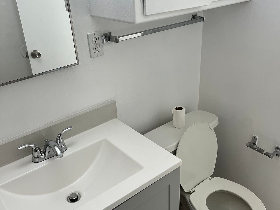 1st image of 230 N Mayflower St #1