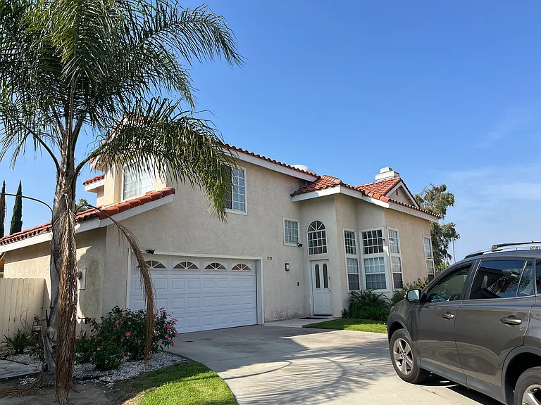 1233 Edinburg Ct — Photo 14