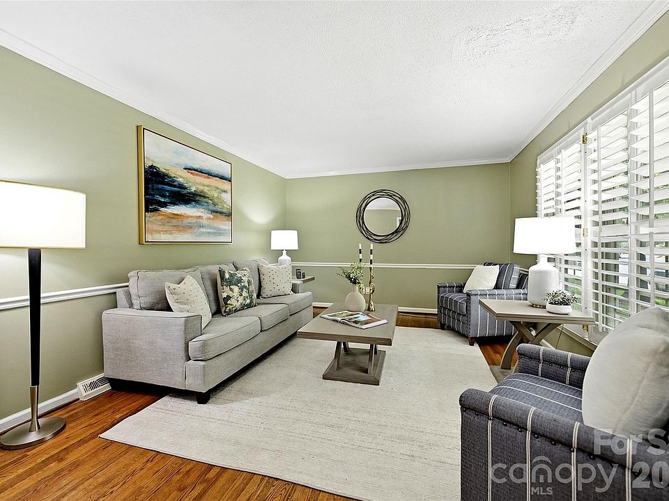 1st image of 2308 Knickerbocker Dr