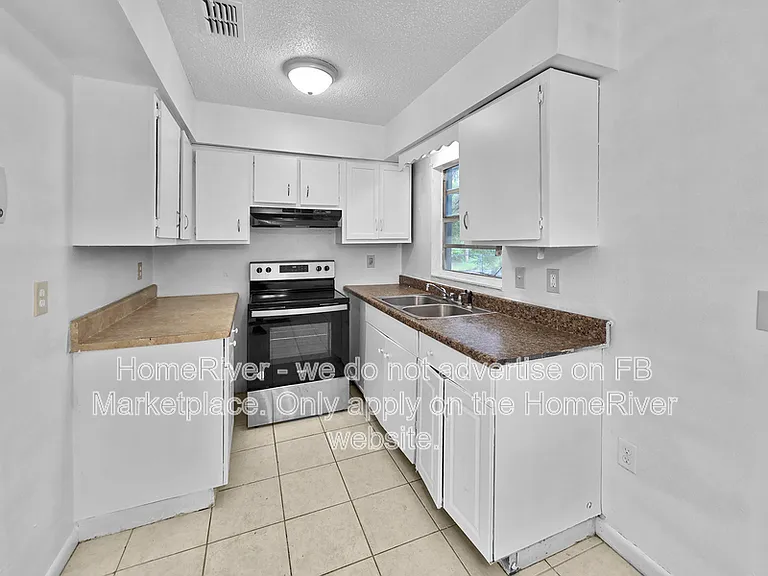 1602 NW 20th Ct — Photo 2