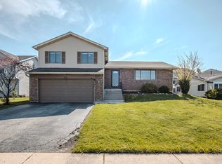 230 Homewood Dr, Bolingbrook, IL 60440