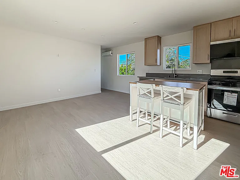 2617 Veteran Ave — Photo 3