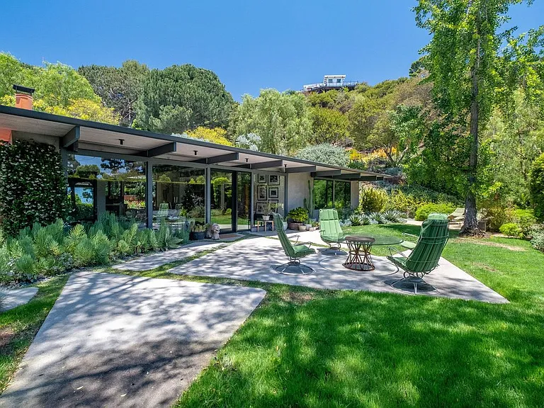 8967 Wonderland Park Ave — Photo 1