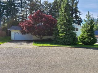 3895 Vista Dr, North Bend, OR