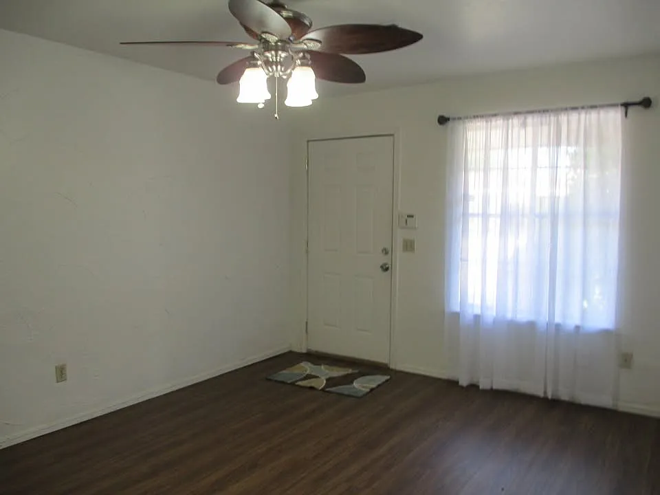3 bed, 1206 sqft, $1,400 — Photo 2