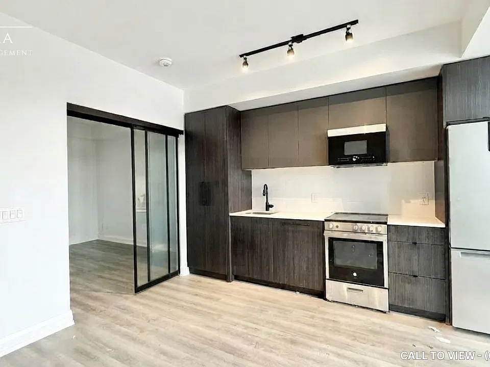 2369 Danforth Ave #406