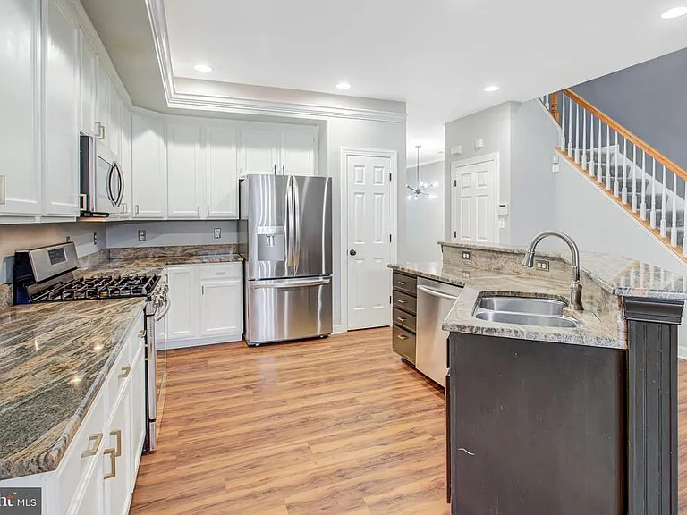 12852 Marblestone Dr — Photo 5
