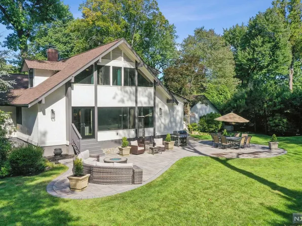 880 Lotus Ave, Oradell, NJ 07649