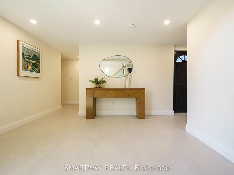 107 Campbell Cres — Photo 8