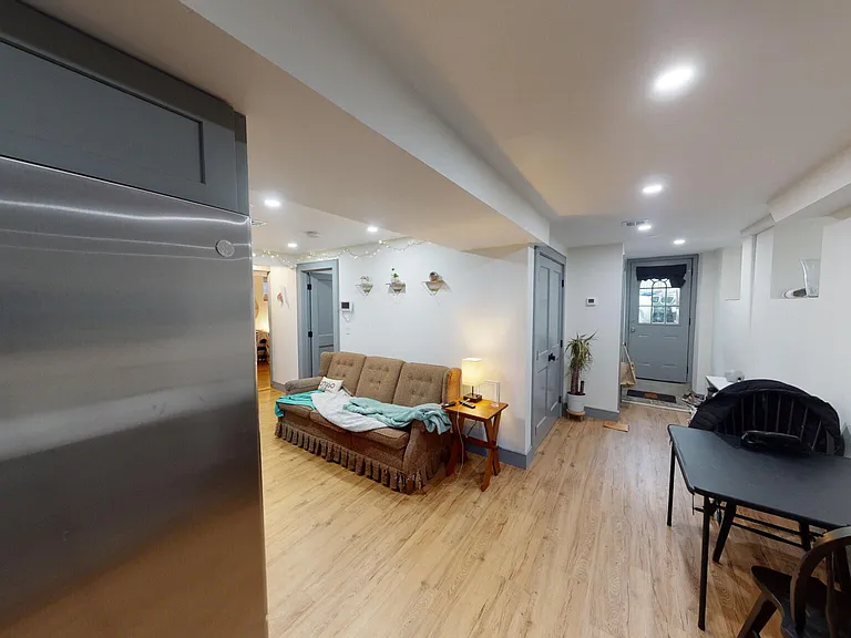 41 Long Ave #B — Photo 3