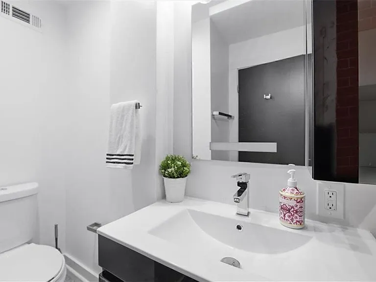 1250 Breuer Mews NW — Photo 25