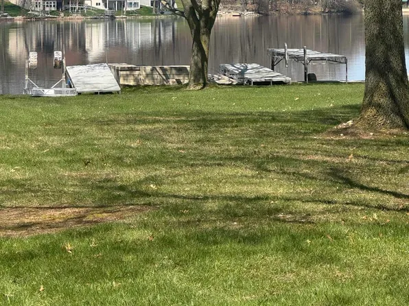 1245 Clubhouse Dr, Lake Isabella, MI 48893