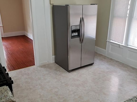 French door refrigerator with ice & water dispenser