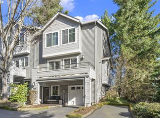 4516 Lower Dr #B4, Lake Oswego, OR 97035