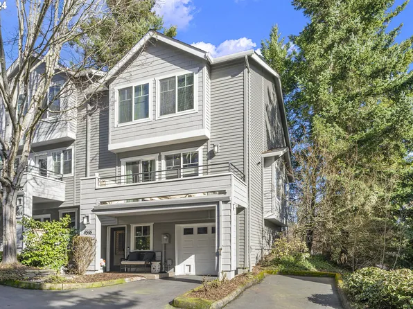 4516 Lower Dr #B4, Lake Oswego, OR 97035
