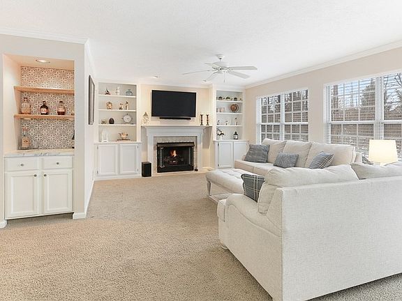 3rd image of 10393 Covington Ln
