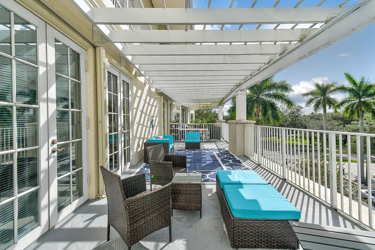 Building Photo - 1200 Town Center Dr #326