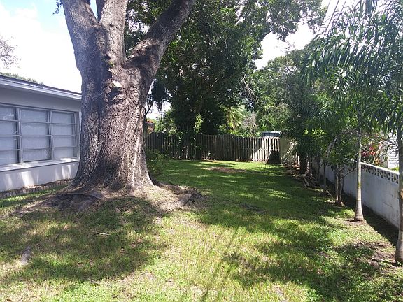 3rd image of 1673 Woodridge Dr