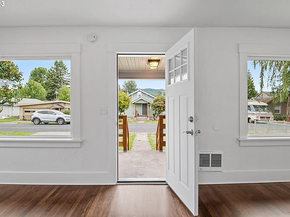 5th image of 307 Kirby Ave SE