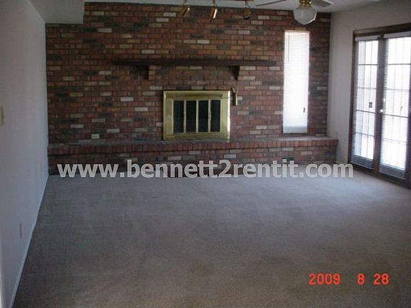 Great Room w/ Fireplace