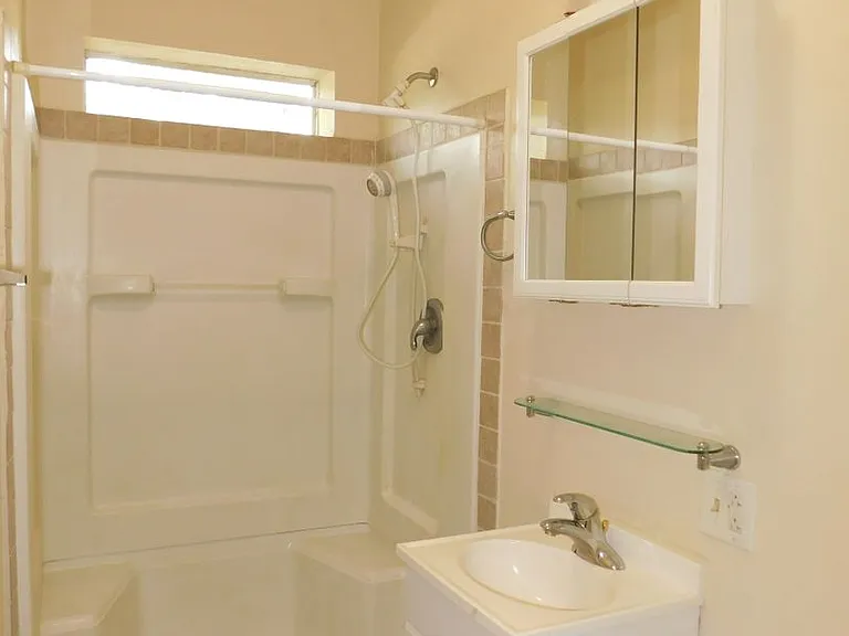 5725 E University Ave — Photo 10