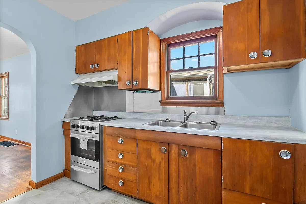 Building Photo - 2636 S 7th St