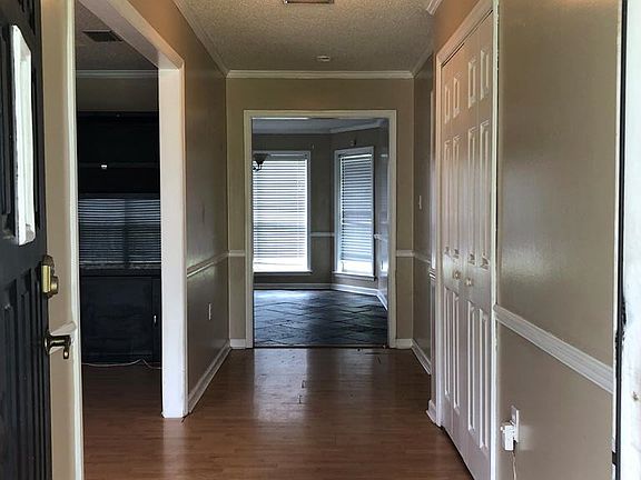 3rd image of 4265 Hampton Dr