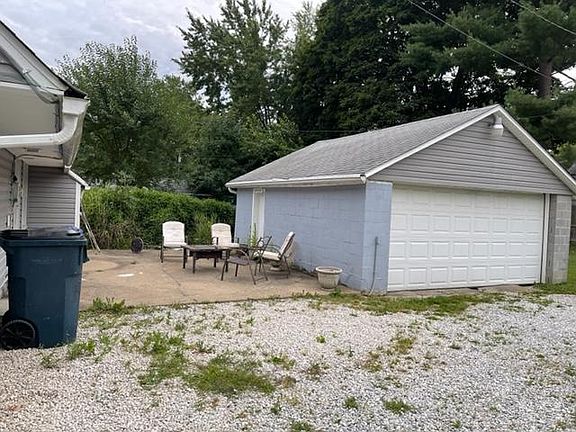 3rd image of 2240 Larchdale Dr