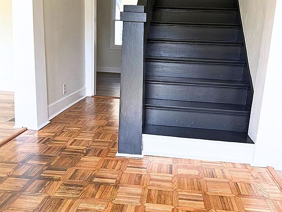 5th image of 502 Ridgelawn Ave