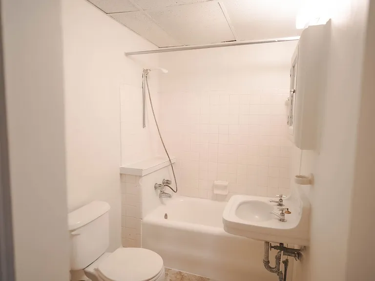 775 E. Broad St — Photo 46