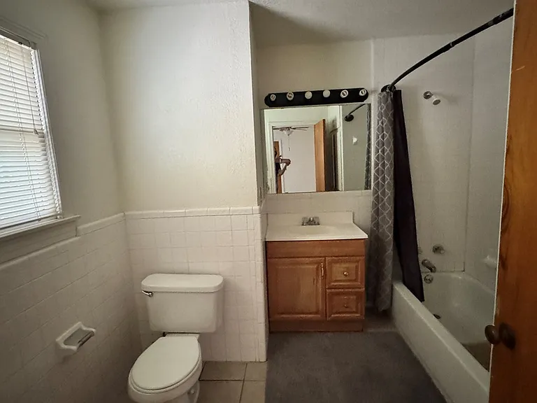 1206 E 11th Pl — Photo 11