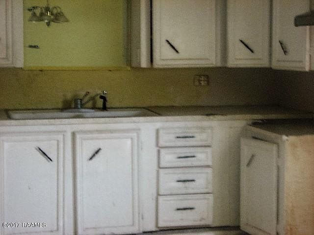 2nd image of 636 Pershing Ave